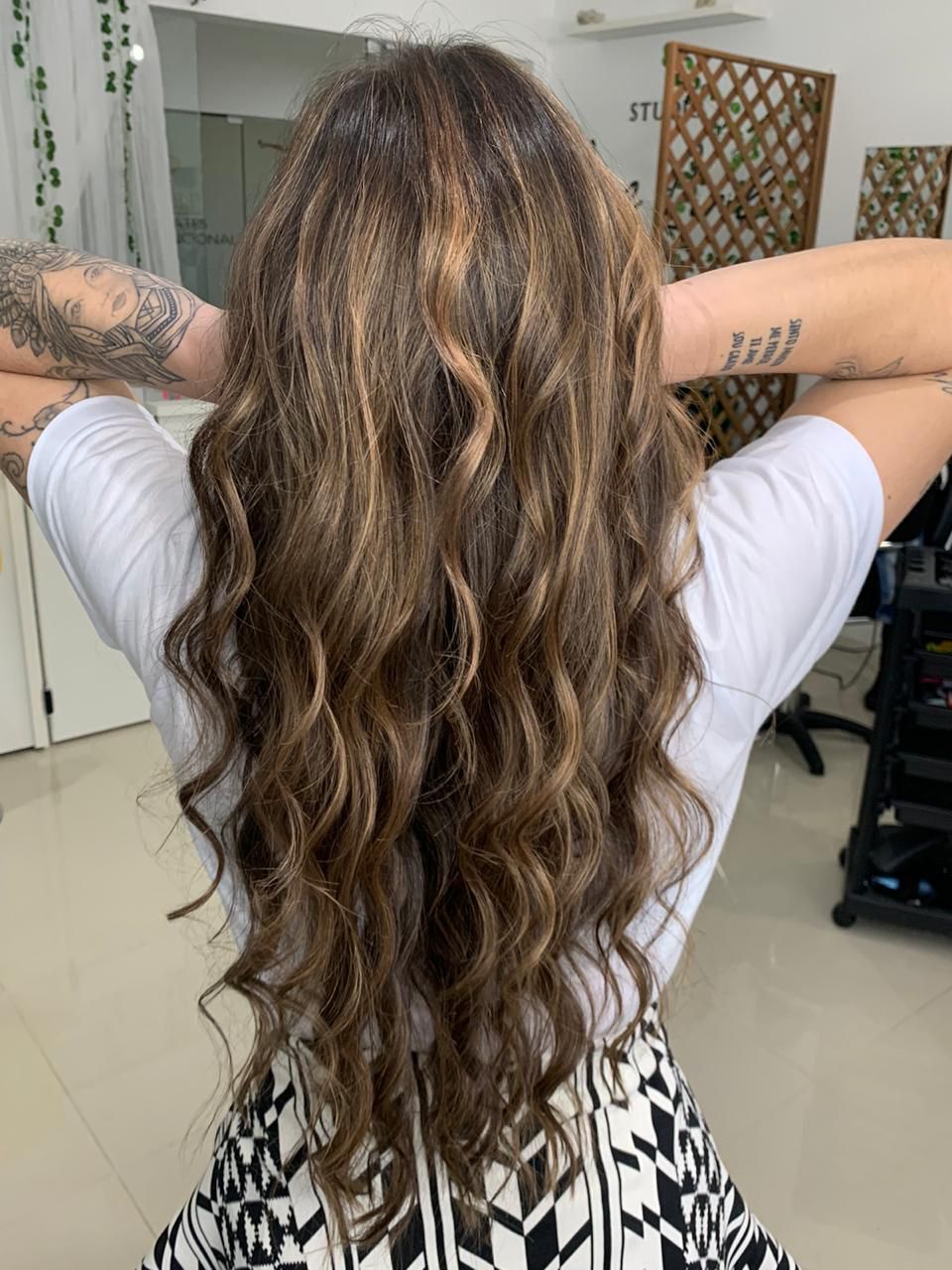 Mechas em cabelo longo ondulado